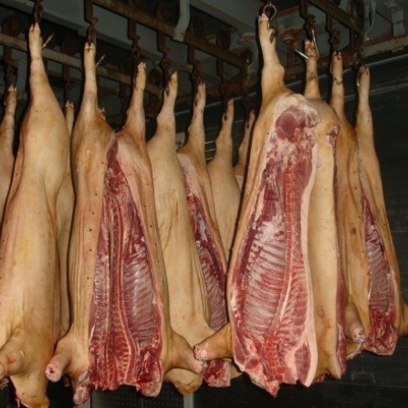 Свинина 1 категории на костях в полутушах